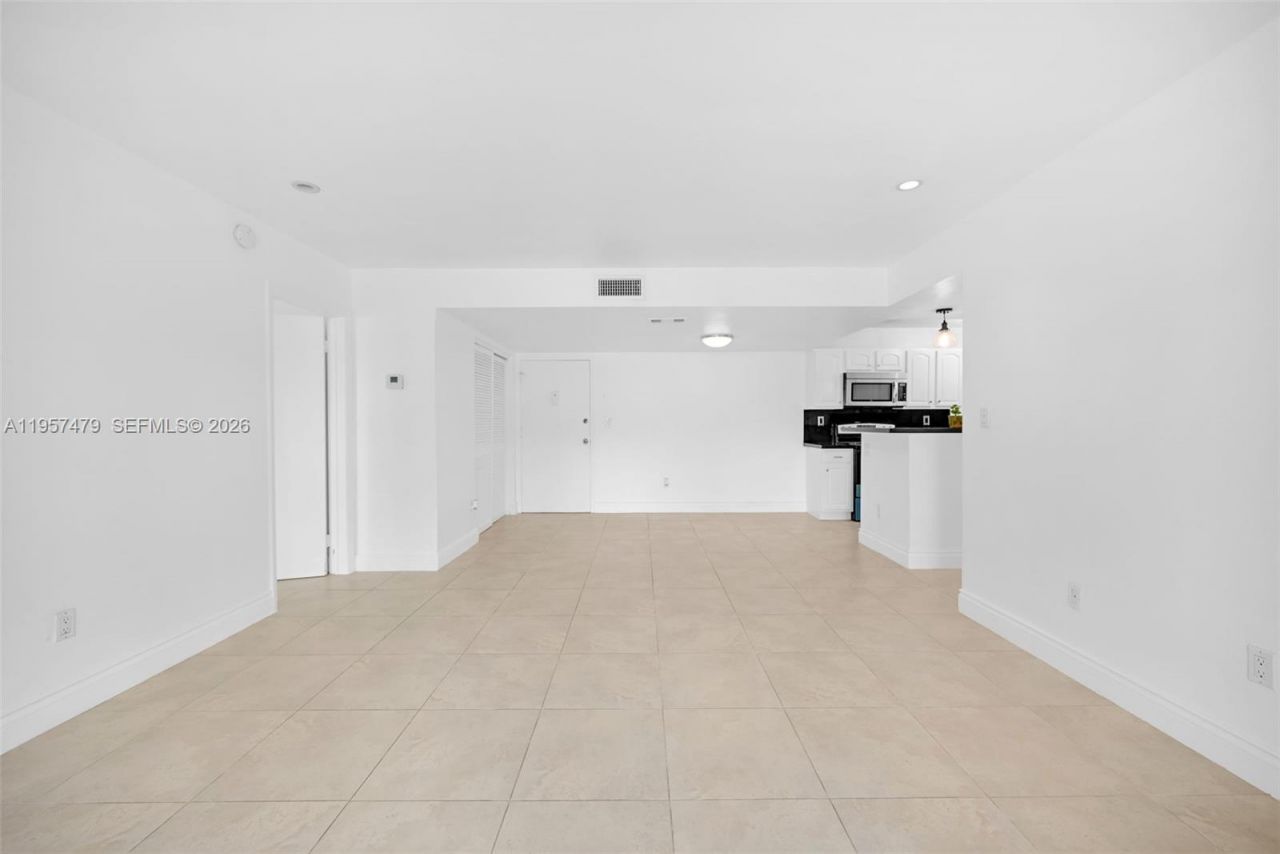 7483 SW 82nd St, Unit A101, Miami, FL 33143 Photo
