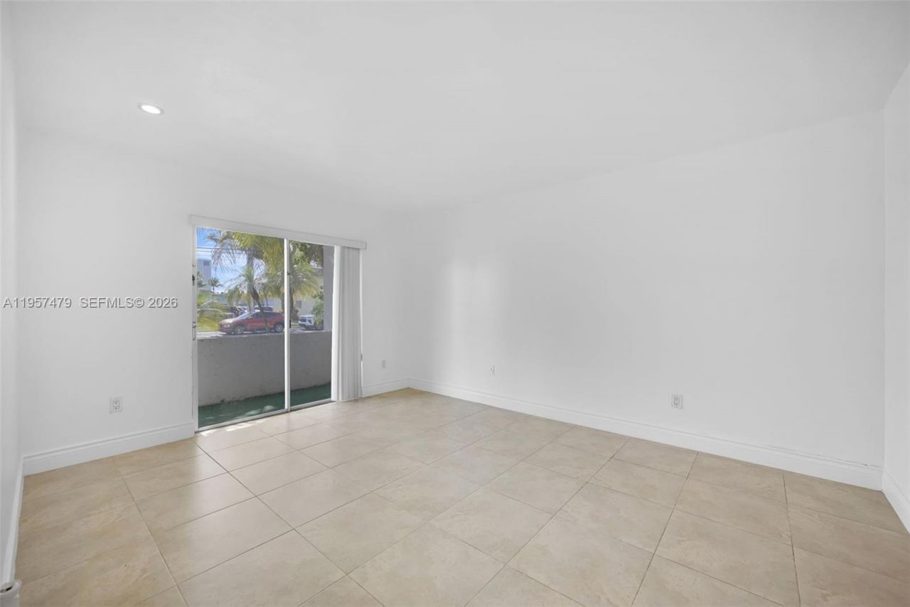 7483 SW 82nd St, Unit A101, Miami, FL 33143 Photo