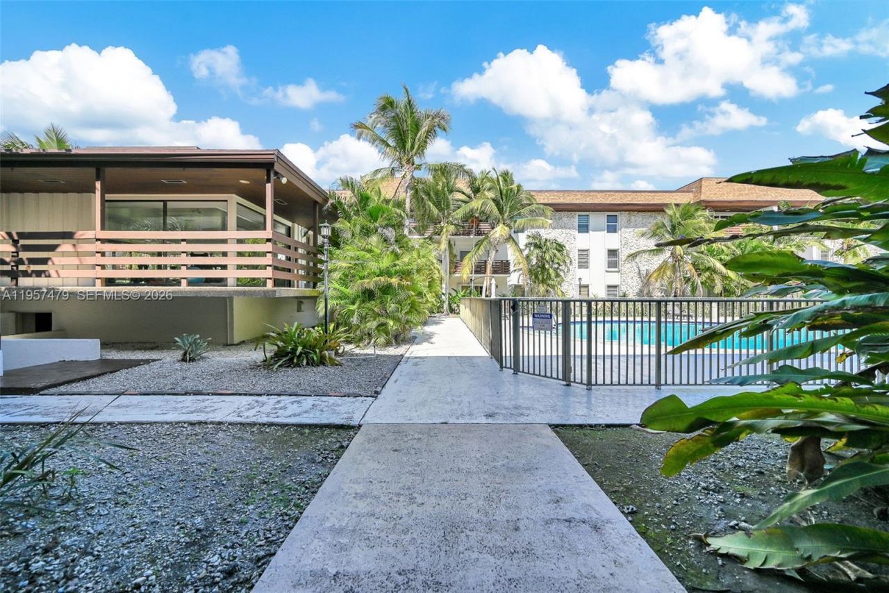 7483 SW 82nd St, Unit A101, Miami, FL 33143 Photo