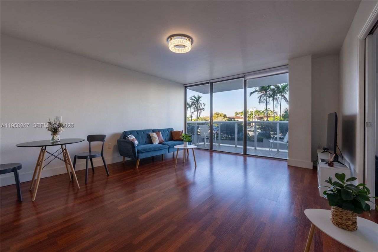 3675 N Country Club Dr, Unit 201, Aventura, FL 33180 Photo