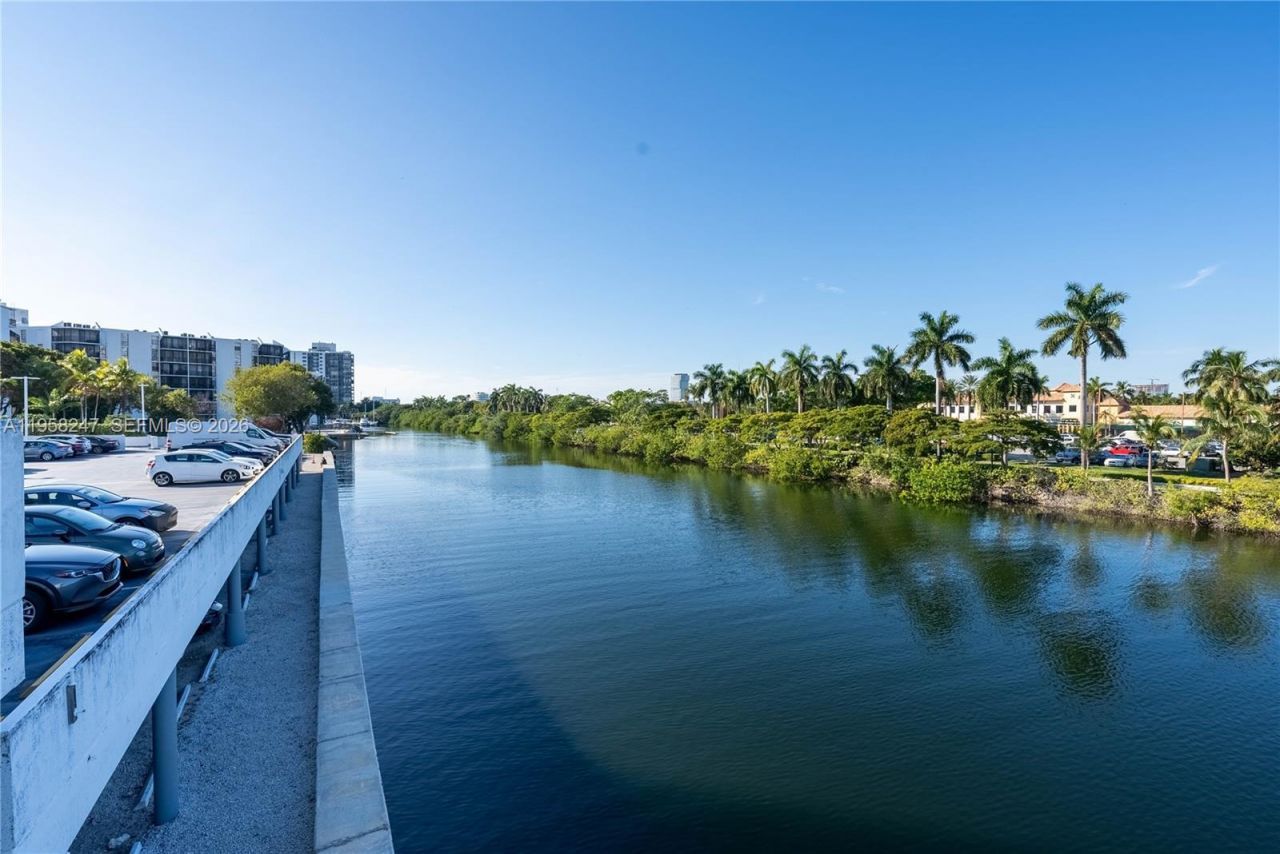 3675 N Country Club Dr, Unit 201, Aventura, FL 33180 Photo