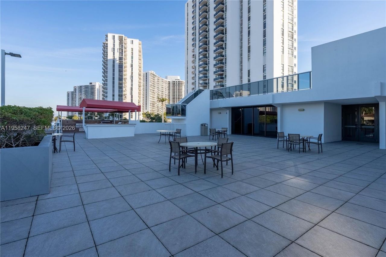 3675 N Country Club Dr, Unit 201, Aventura, FL 33180 Photo