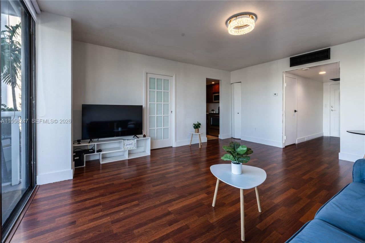 3675 N Country Club Dr, Unit 201, Aventura, FL 33180 Photo