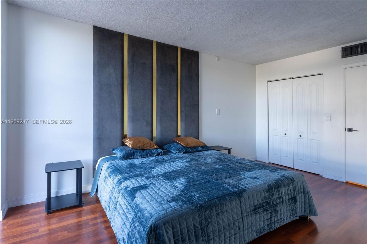 3675 N Country Club Dr, Unit 201, Aventura, FL 33180 Photo