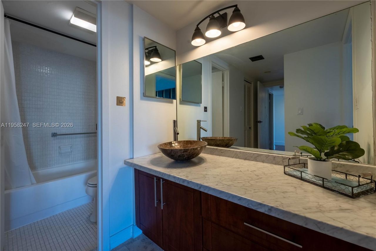 3675 N Country Club Dr, Unit 201, Aventura, FL 33180 Photo