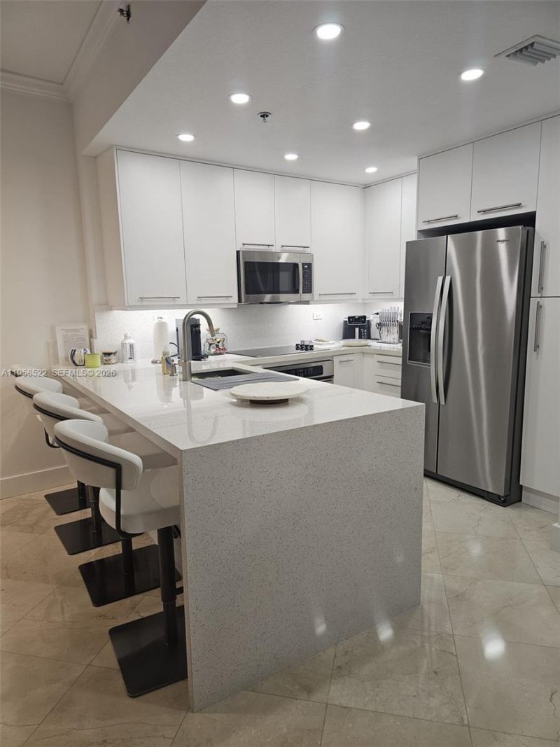 6515 Collins Ave , Unit 901, Miami Beach, FL 33141 Photo