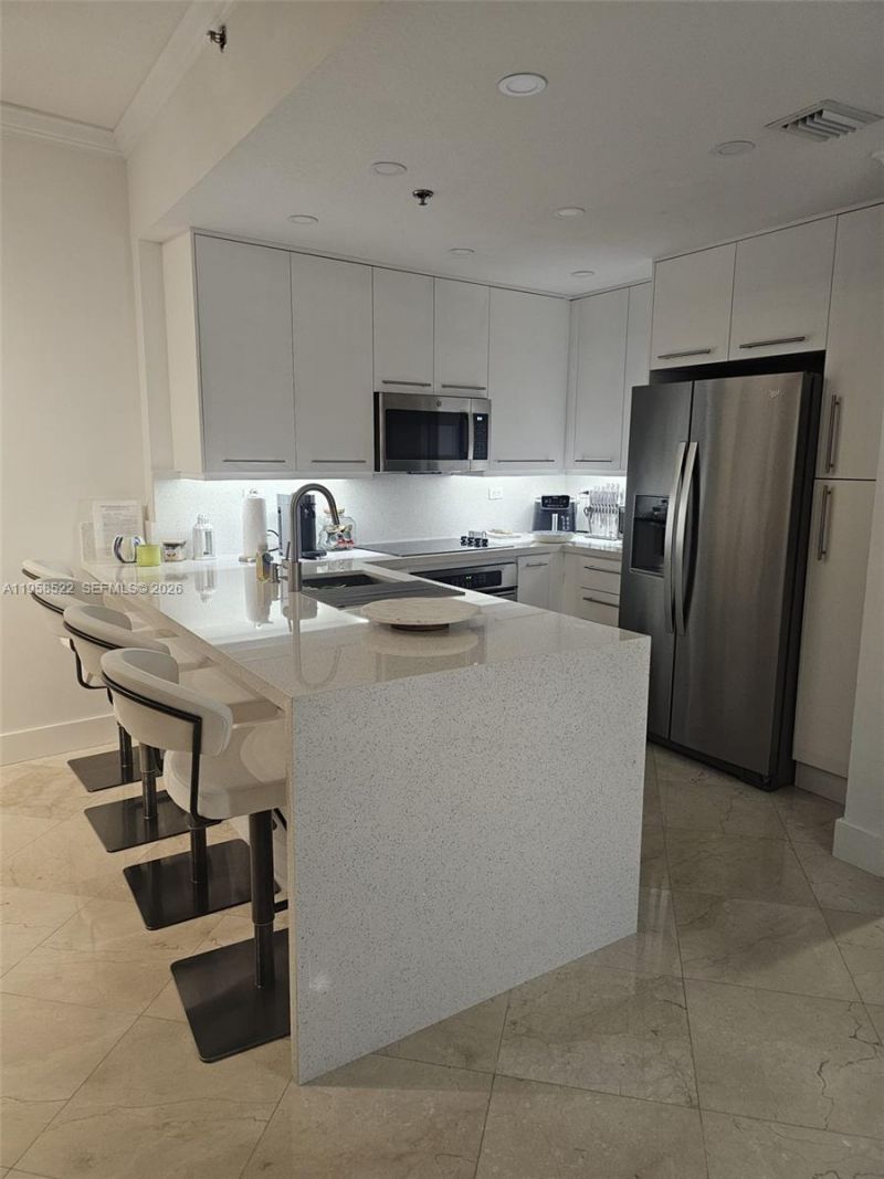 6515 Collins Ave , Unit 901, Miami Beach, FL 33141 Photo