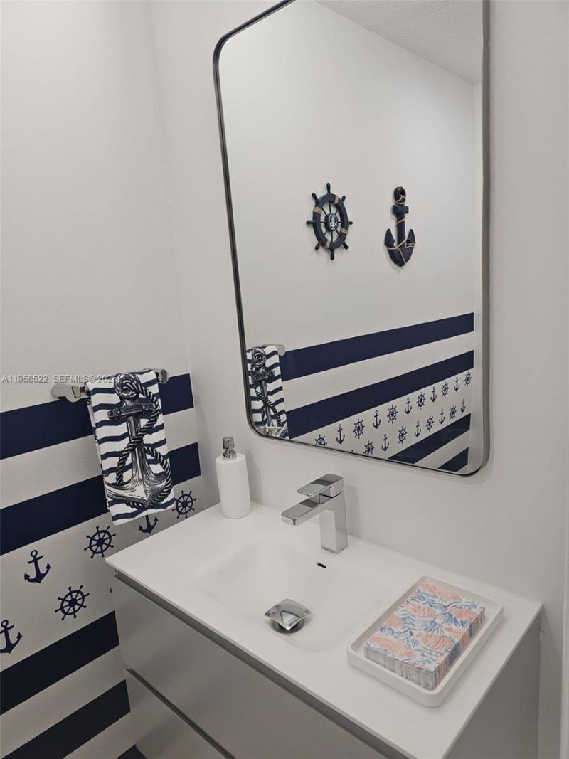 6515 Collins Ave , Unit 901, Miami Beach, FL 33141 Photo