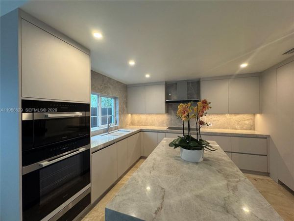 3185 Washington St, Miami, FL 33133