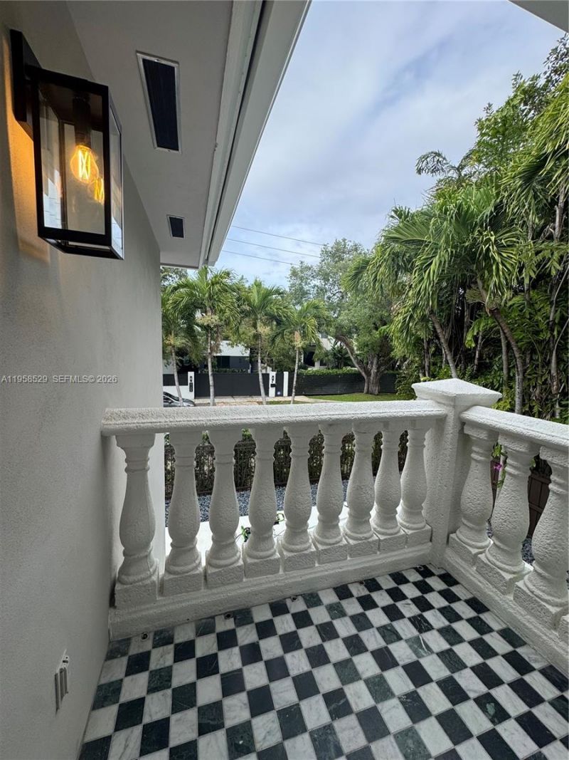 3185 Washington St, Miami, FL 33133 Photo