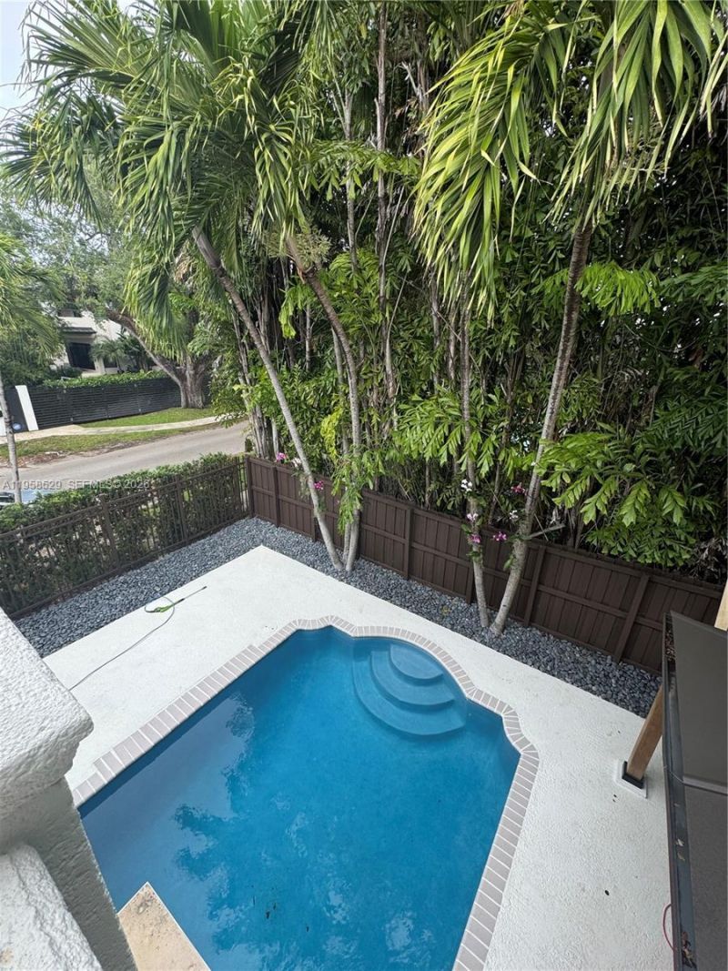 3185 Washington St, Miami, FL 33133 Photo