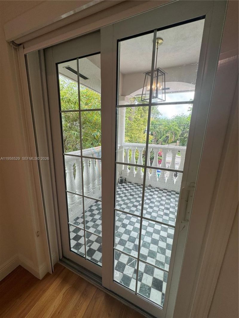 3185 Washington St, Miami, FL 33133 Photo