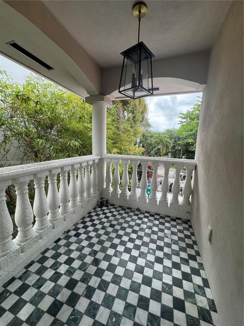 3185 Washington St, Miami, FL 33133 Photo