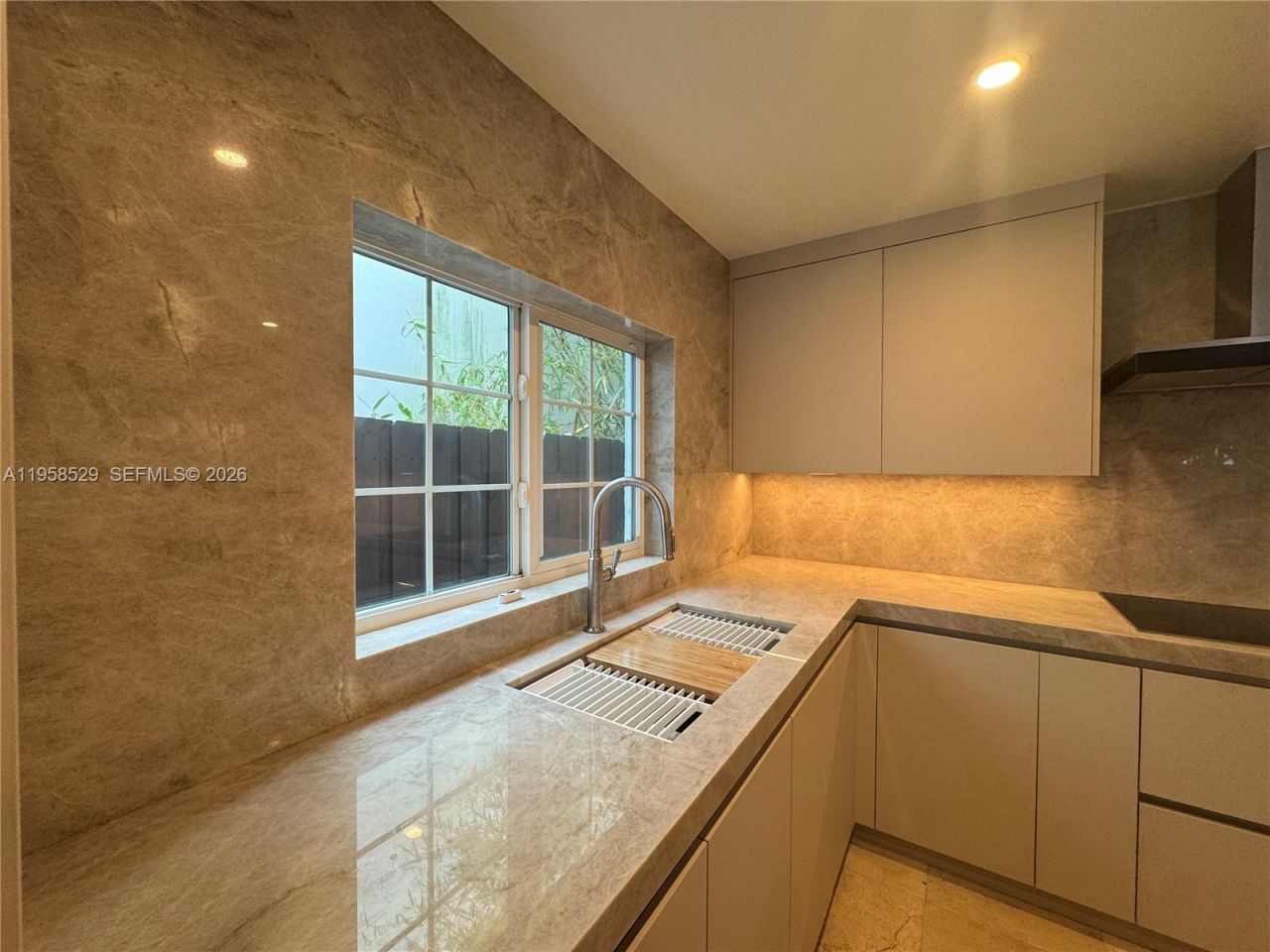 3185 Washington St, Miami, FL 33133 Photo