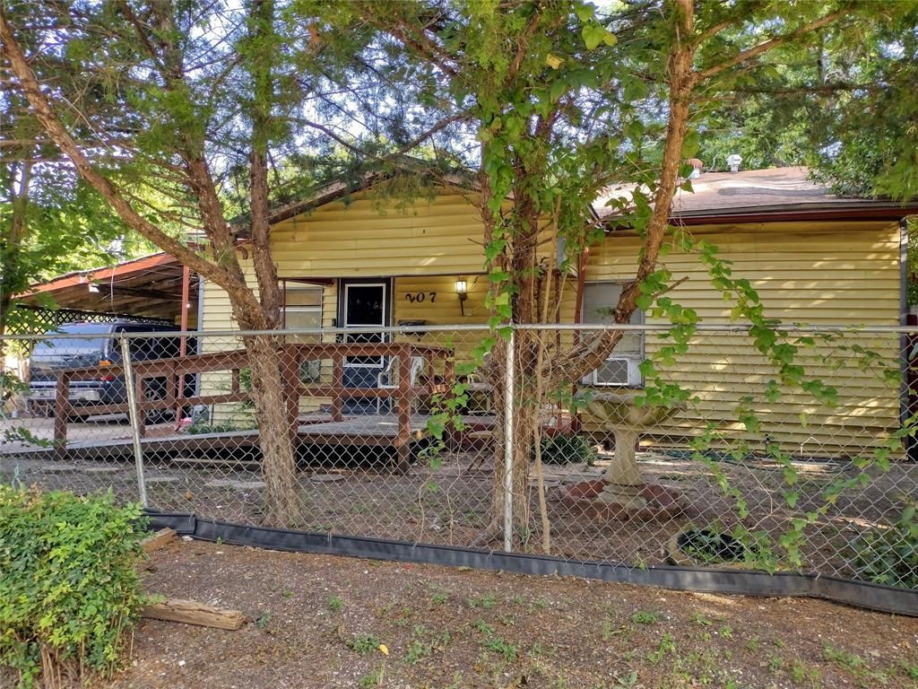 207 Thompson Street, Waxahachie, TX 75165 Main Photo