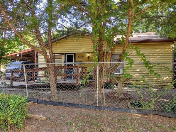 207 Thompson Street, Waxahachie, TX 75165