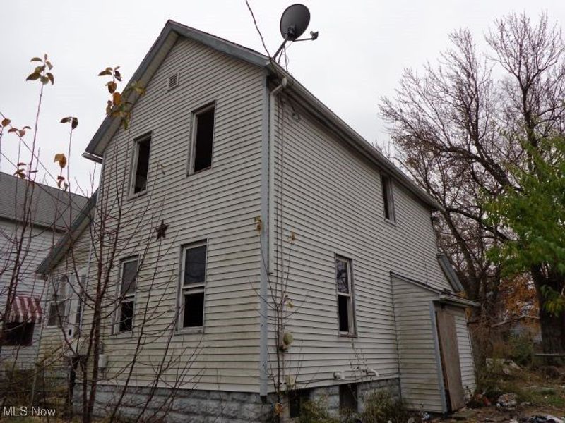 590 Flora Avenue, Akron, OH 44314 Photo 11