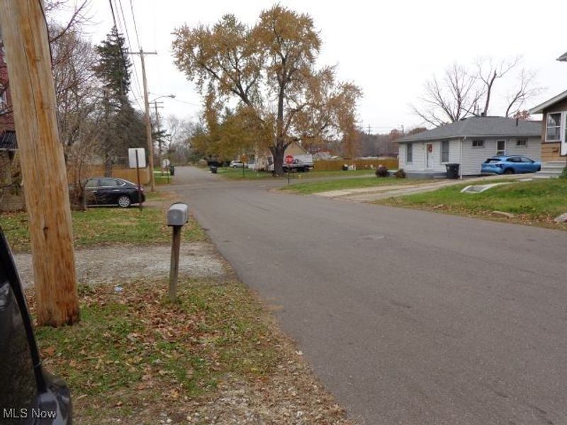 590 Flora Avenue, Akron, OH 44314 Photo 13