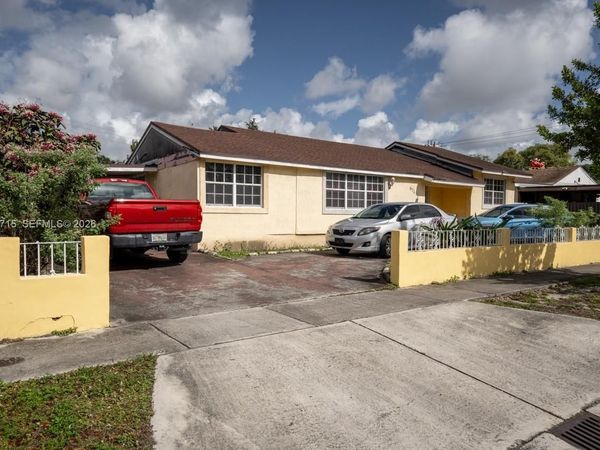 671 E 6th Pl, Hialeah, FL 33010