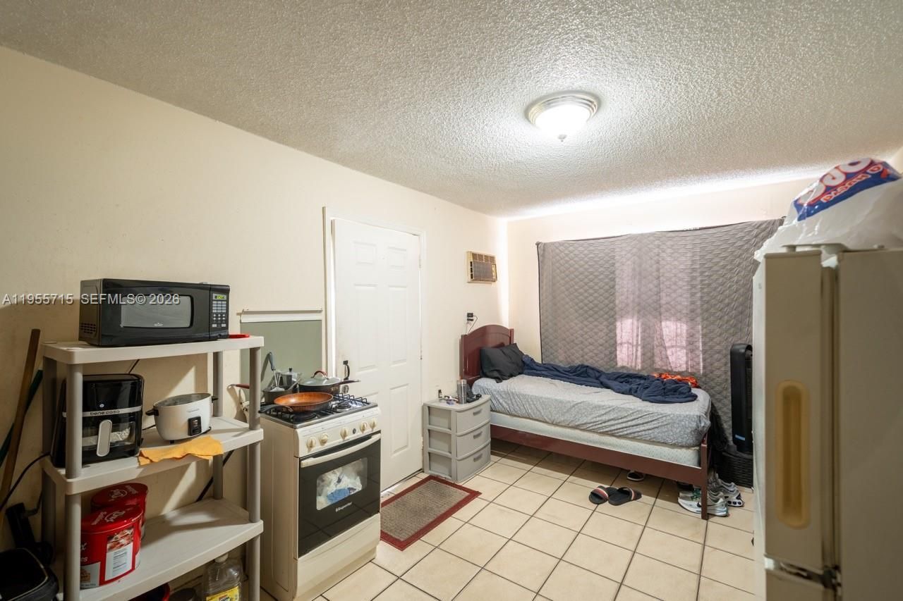 671 E 6th Pl, Hialeah, FL 33010 Photo