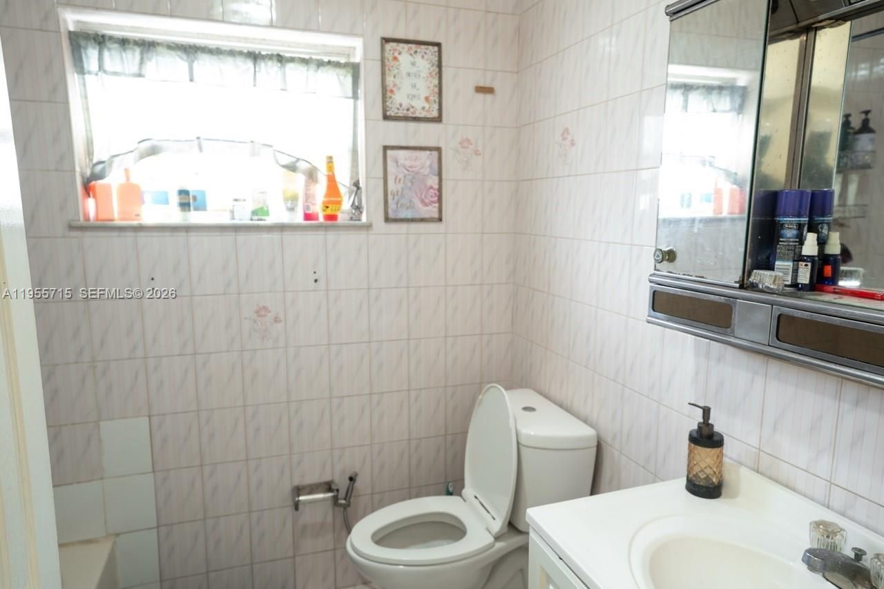 671 E 6th Pl, Hialeah, FL 33010 Photo