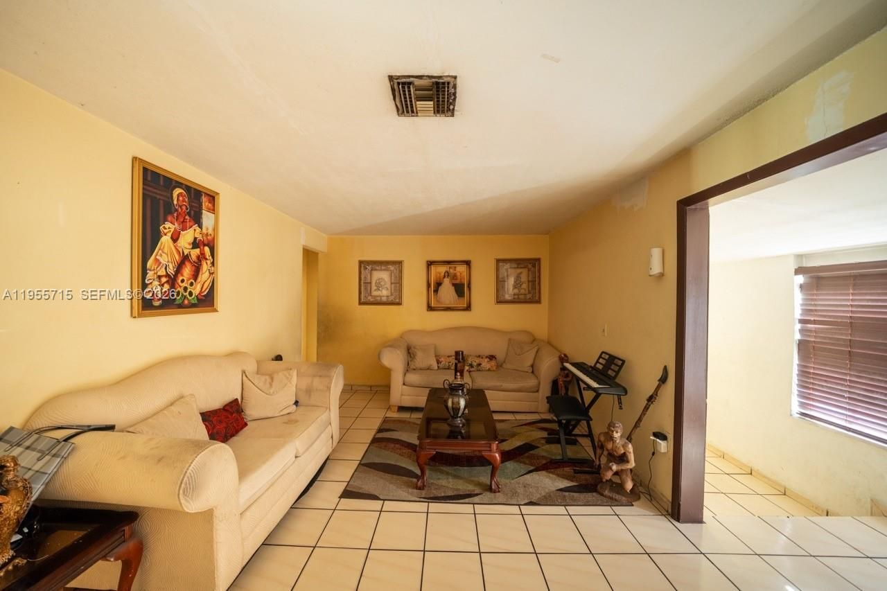 671 E 6th Pl, Hialeah, FL 33010 Photo