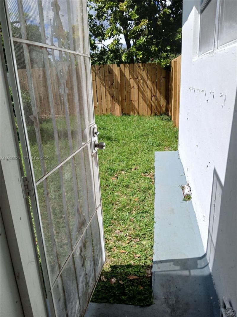 6505 Pines Pkwy , Unit 2, Hollywood, FL 33023 Photo