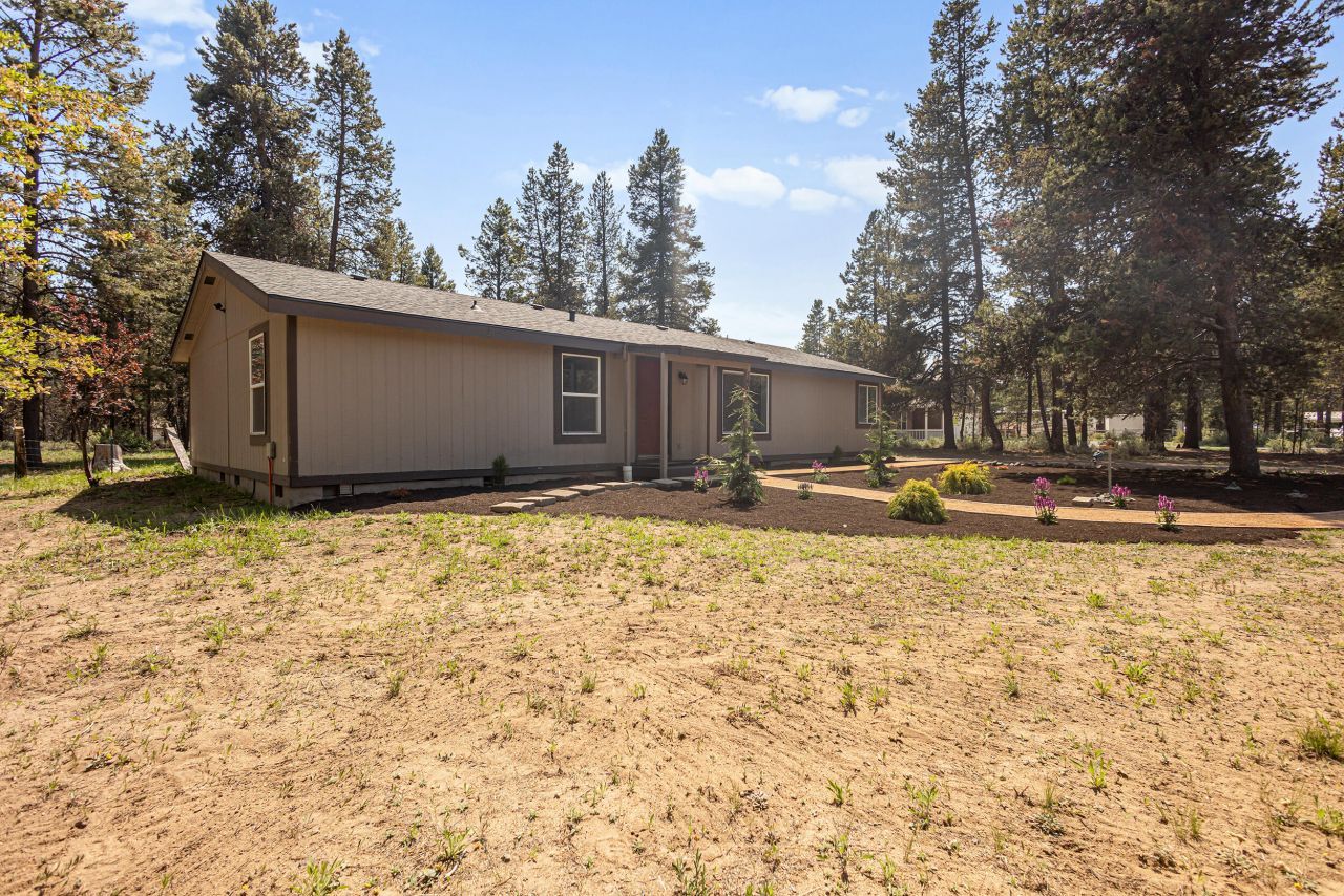 16093 Blackfeather Lane, La Pine, OR 97739 Main Photo