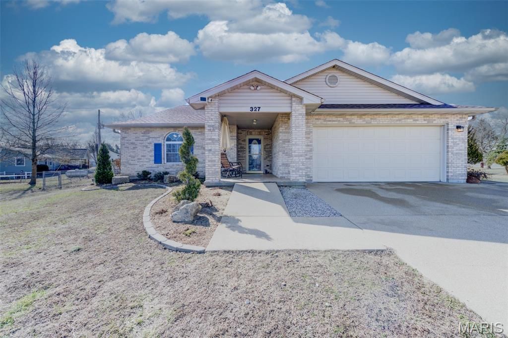 327 Quail Ridge Court, Bourbon, MO 65441 Main Photo