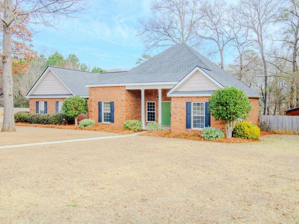 301 Hunts Landing Drive, Kathleen, GA 31047