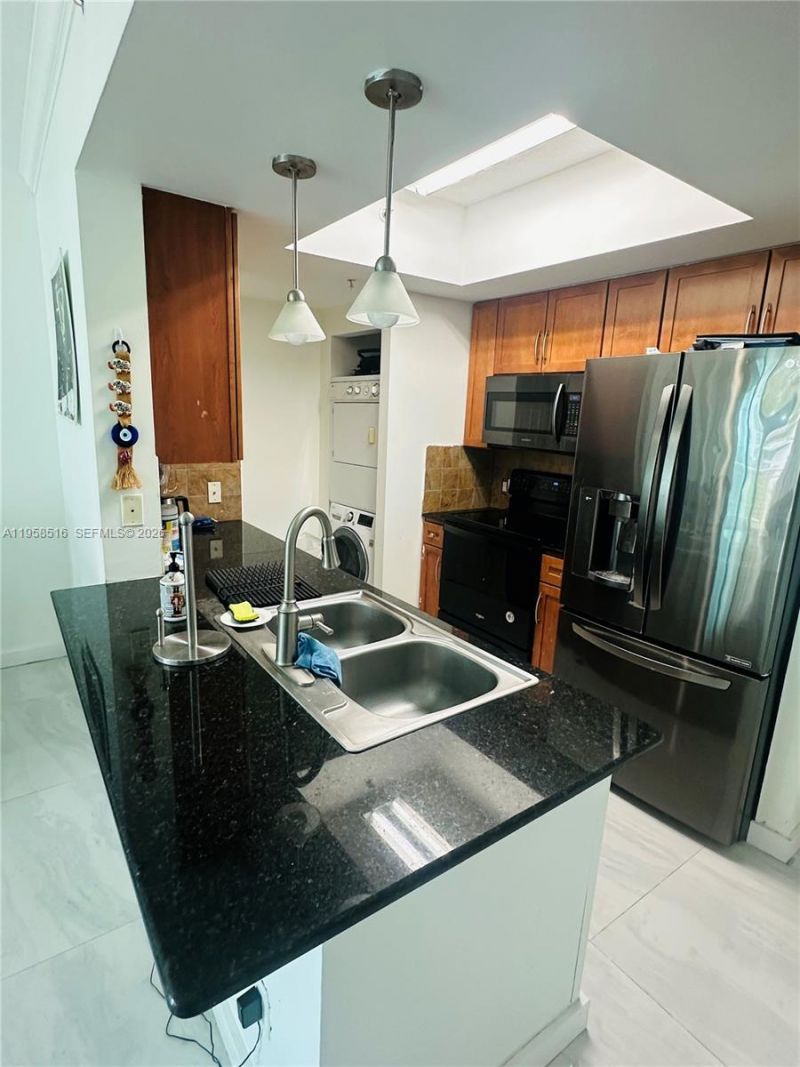 2000 N Bayshore Dr , Unit 508, Miami, FL 33137 Photo