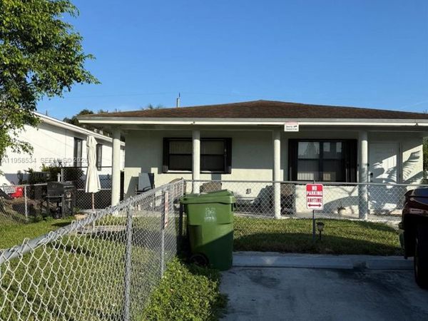 208 NW 7th ST, Unit 1-2, Hallandale Beach, FL 33009