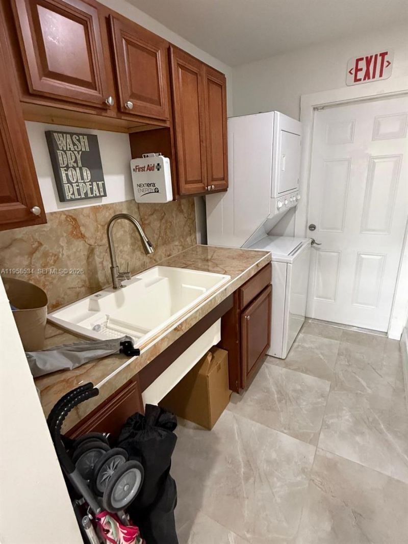 208 NW 7th St, Unit 1-2, Hallandale Beach, FL 33009 Photo