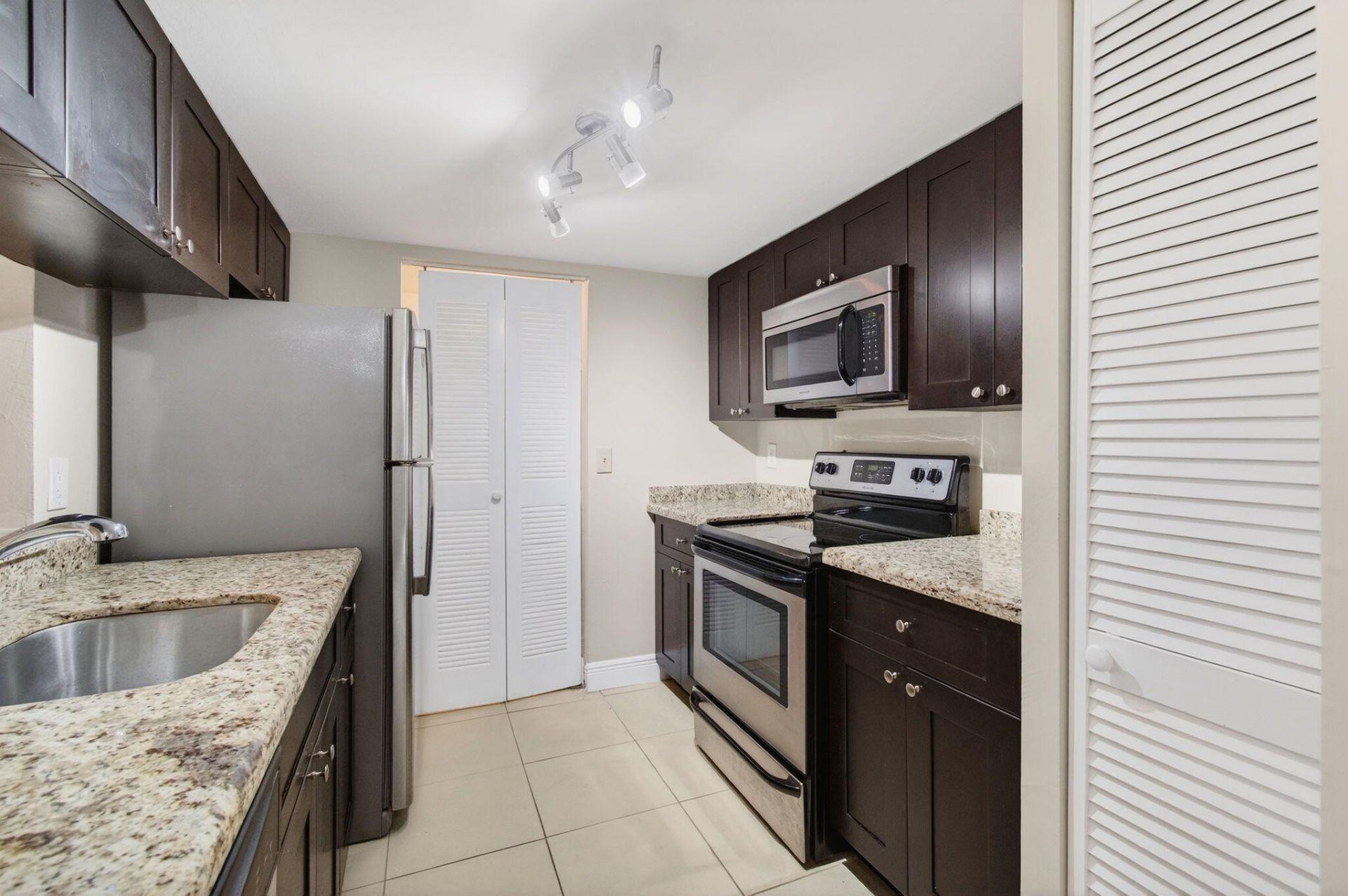 9901 Westview Drive, Unit 324, Coral Springs, FL 33076 Photo