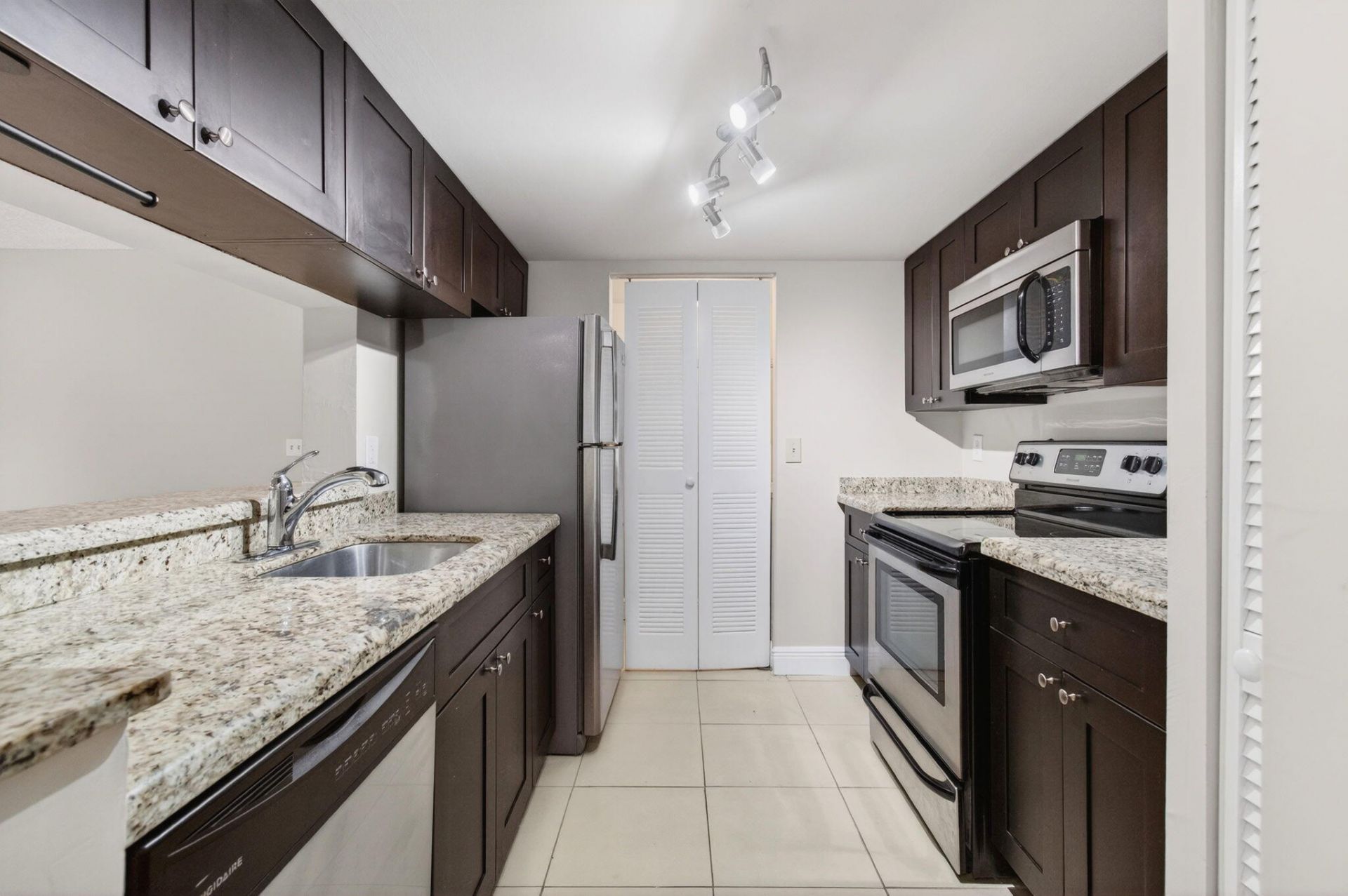 9901 Westview Drive, Unit 324, Coral Springs, FL 33076 Photo