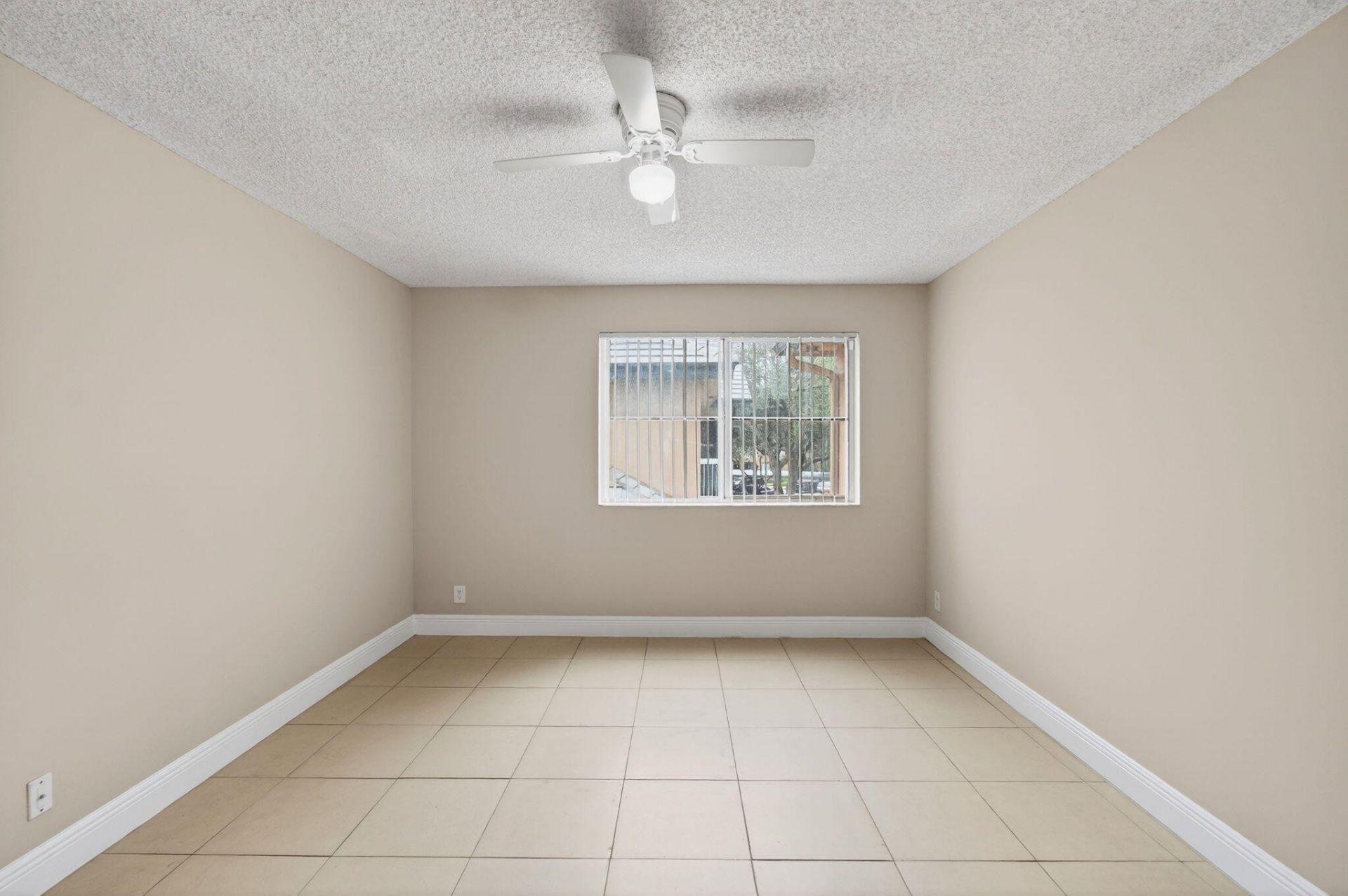9901 Westview Drive, Unit 324, Coral Springs, FL 33076 Photo