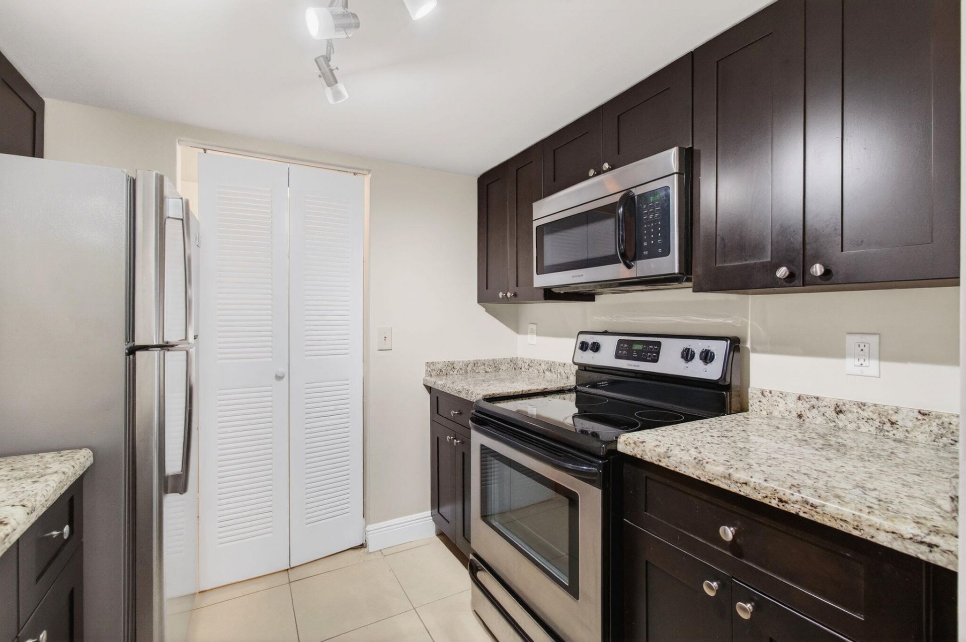9901 Westview Drive, Unit 324, Coral Springs, FL 33076 Photo