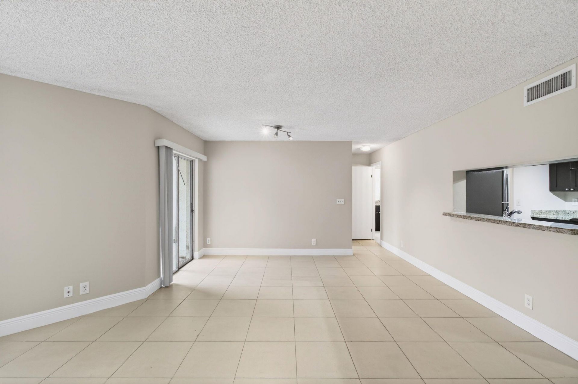 9901 Westview Drive, Unit 324, Coral Springs, FL 33076 Photo