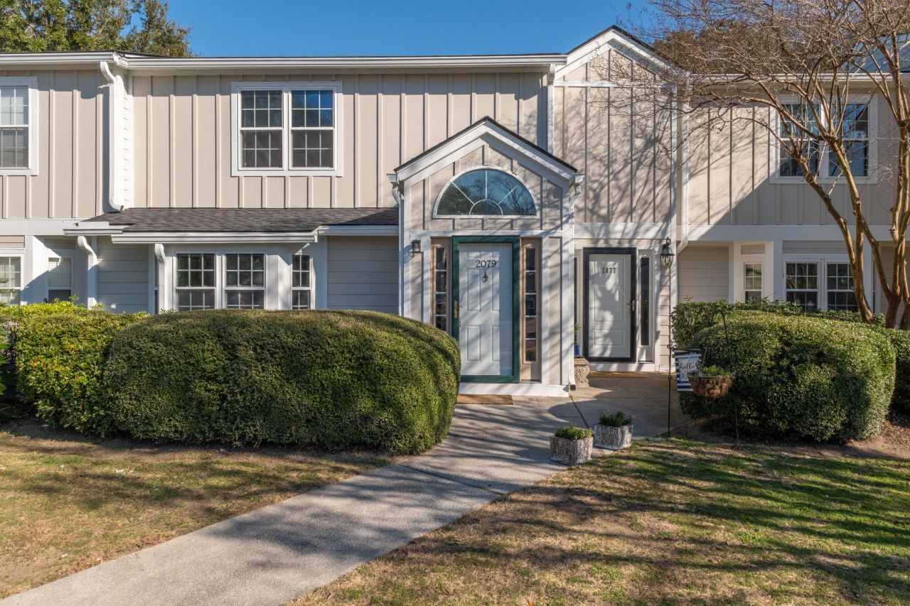 2079 Emerald Terrace Photo 1