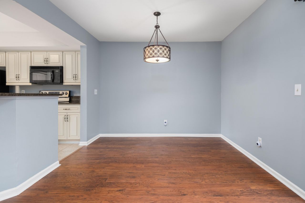 2079 Emerald Terrace Photo 10