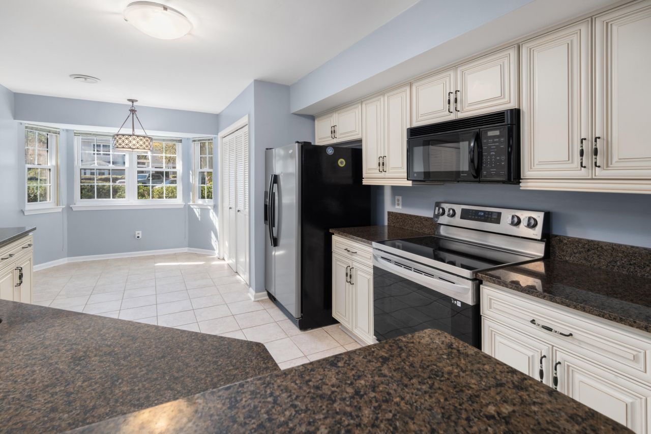 2079 Emerald Terrace Photo 11