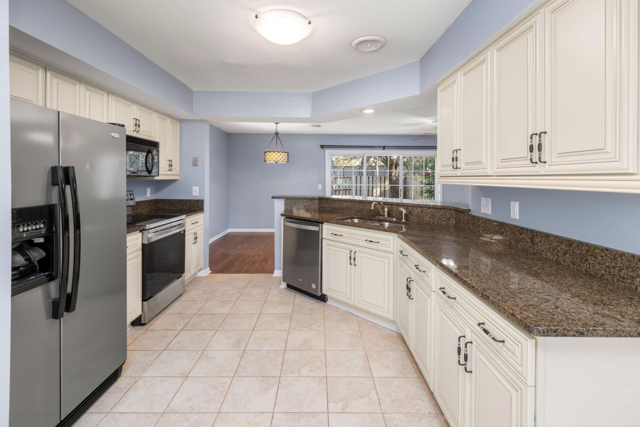 2079 Emerald Terrace Photo 12