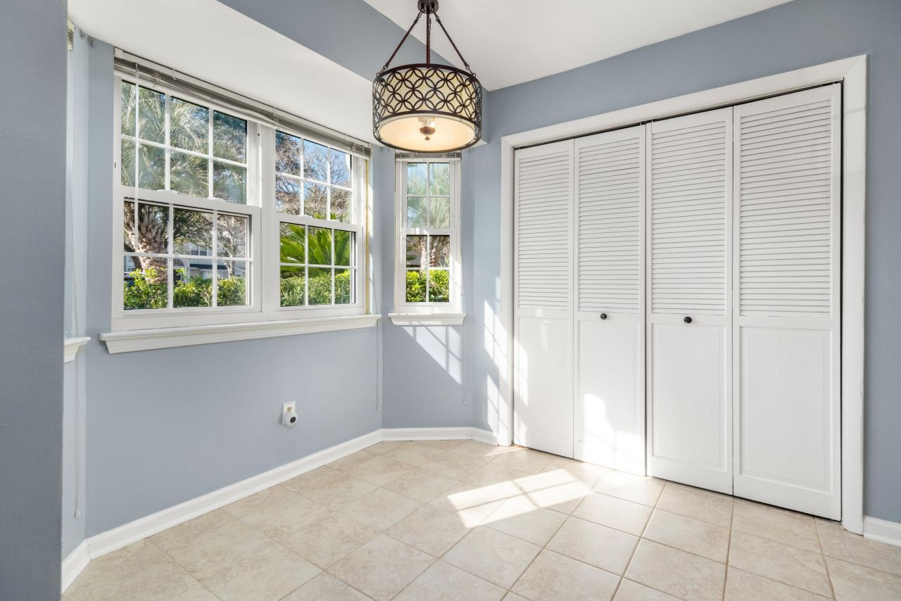 2079 Emerald Terrace Photo 17