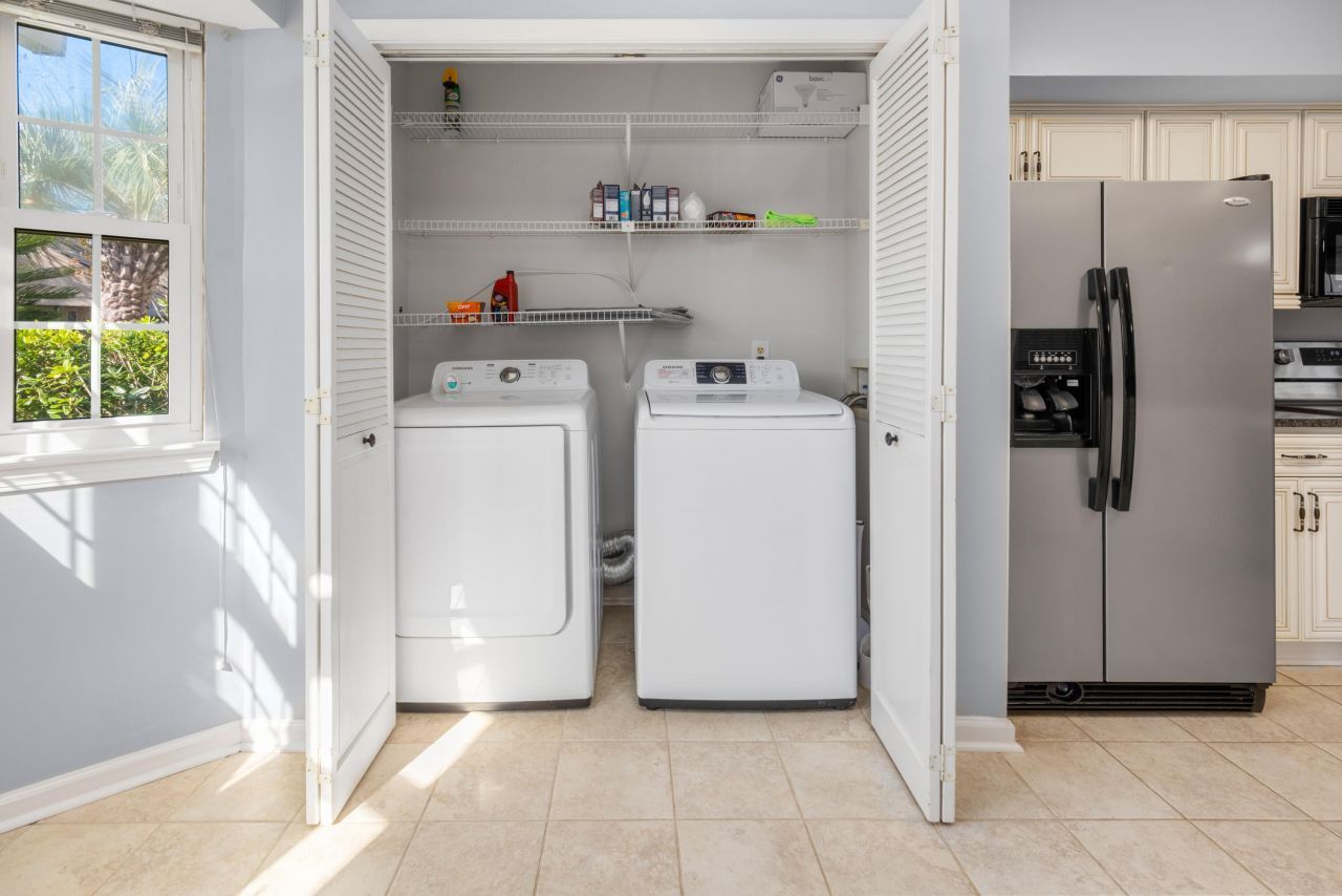 2079 Emerald Terrace Photo 19