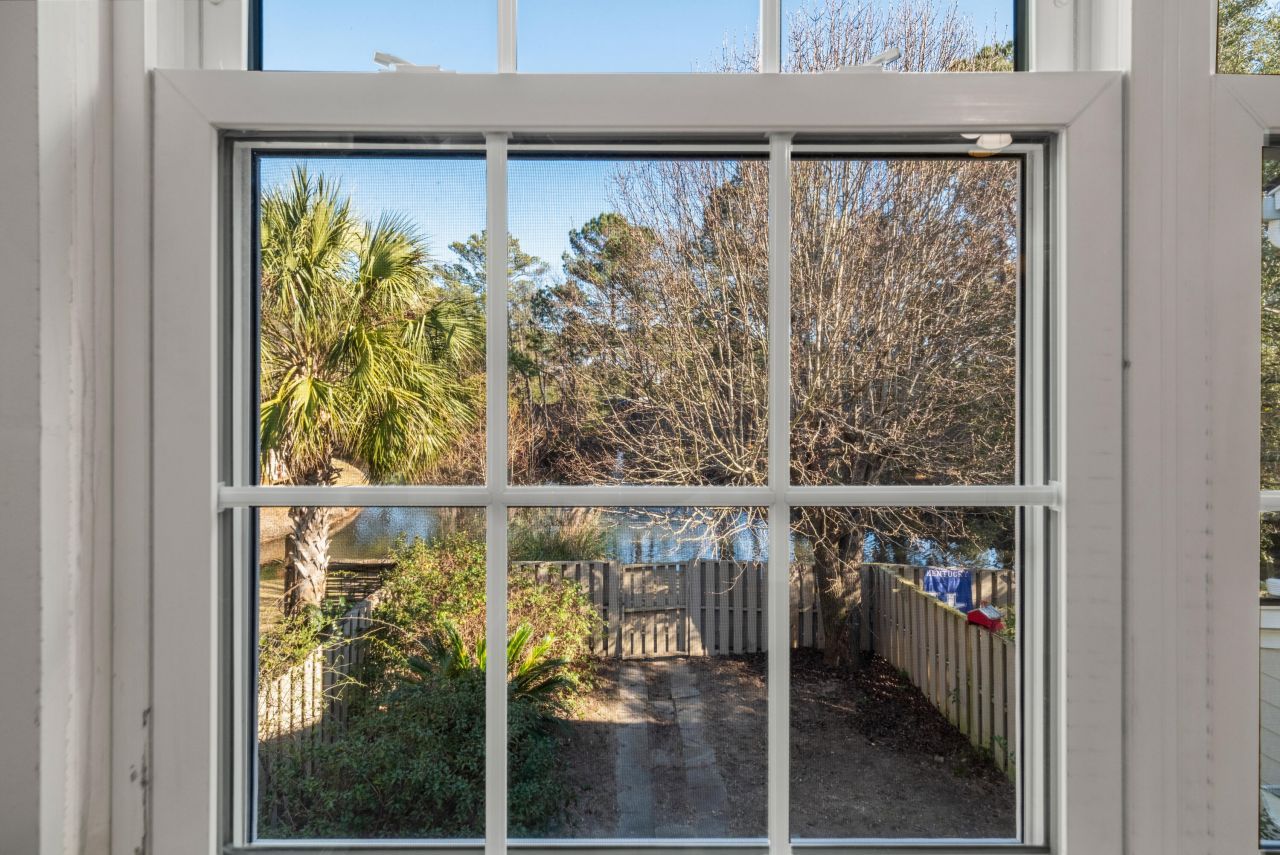 2079 Emerald Terrace Photo 23