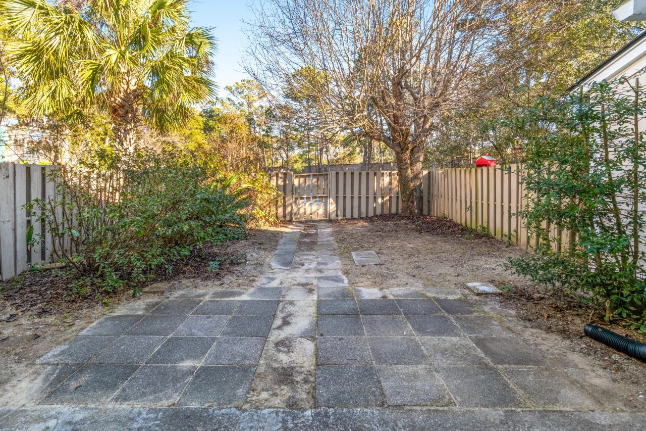 2079 Emerald Terrace Photo 32