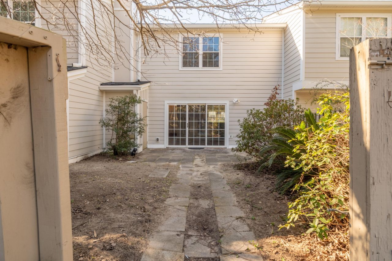 2079 Emerald Terrace Photo 33