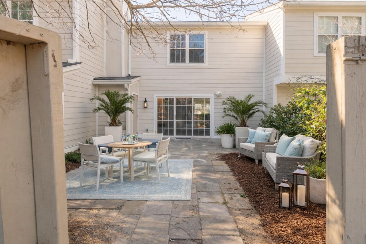 2079 Emerald Terrace Photo 34