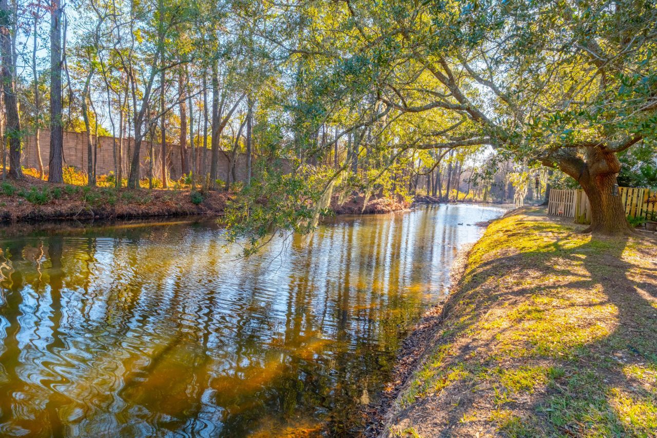 2079 Emerald Terrace Photo 38