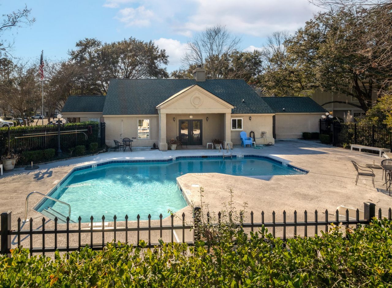 2079 Emerald Terrace Photo 39